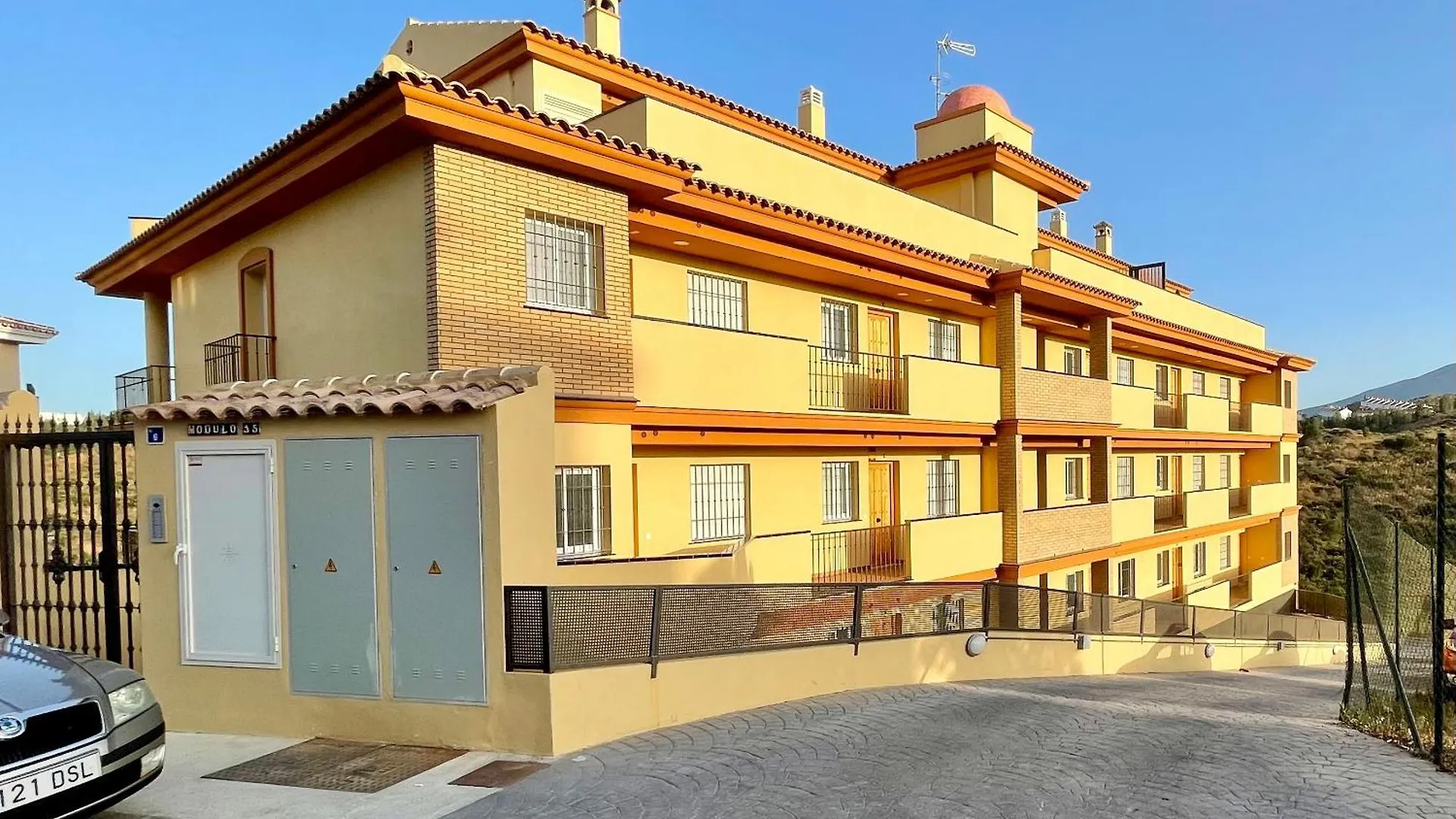 3New 2 Bed 2 Bath Apartment With Community Pool And Local Beach Mijas