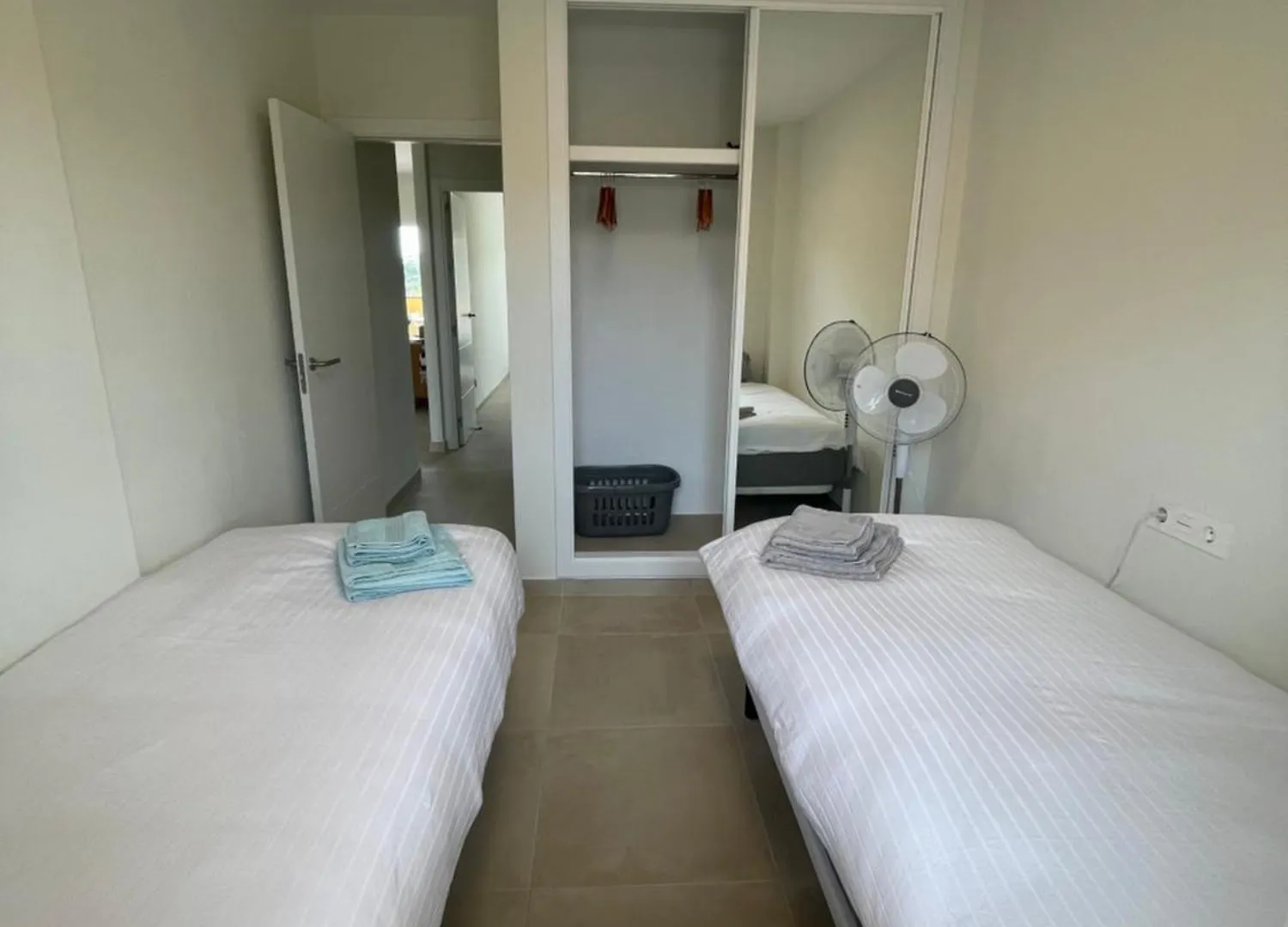3New 2 Bed 2 Bath Apartment With Community Pool And Local Beach Mijas 0*,