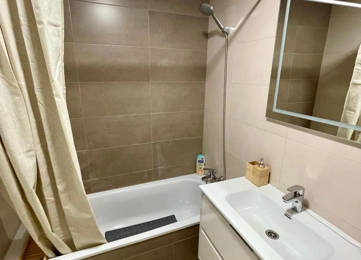 3New 2 Bed 2 Bath Apartment With Community Pool And Local Beach Mijas