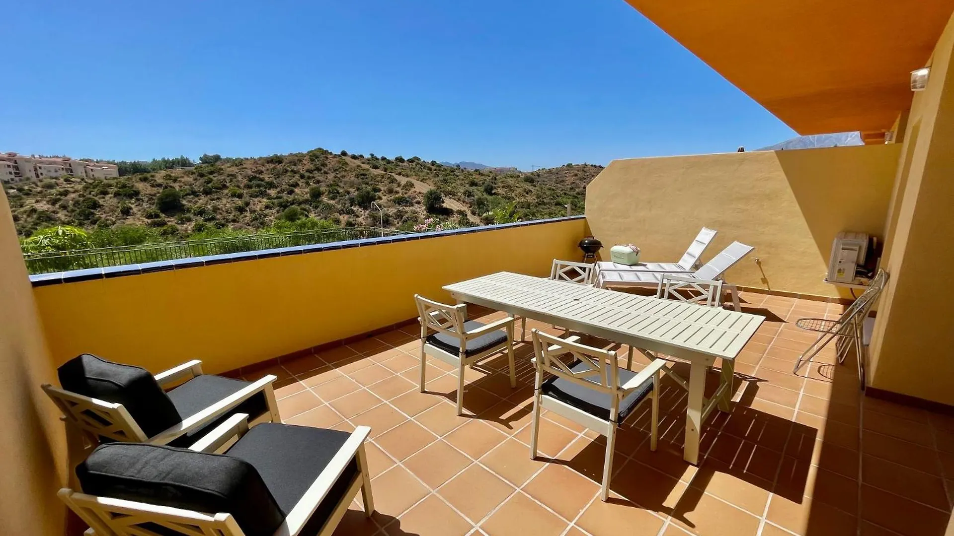 3New 2 Bed 2 Bath Apartment With Community Pool And Local Beach Mijas